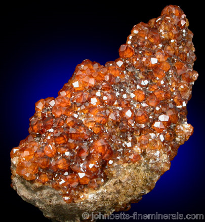 Dense Spessartite Garnets Crystals from Tongbei-Yunling District, Fujian Province, China