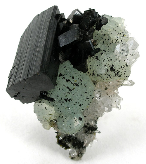 Sharp Lustrous Babingtonite from Hongquizhen Quarry, Meigu Co., Liangshan Autonomous Prefecture, Sichuan Province, China