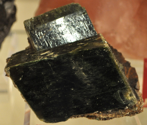 Sharp Intergrown Hedenbergite Crystals from Huanggang Mines, Keshiketeng, Inner Mongolia A.R., China