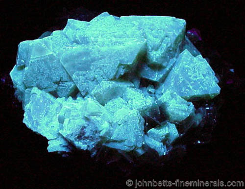 Typical Scheelite Fluorescence Color from Xuebaoding Mountain near Pingwu, Sichuan Province, China